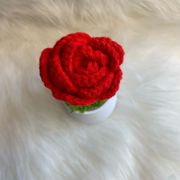 Crochet Knitted red rose Flower In Pot Potted Plant handmade Birthday Gift NEW - Picture 4 of 4
